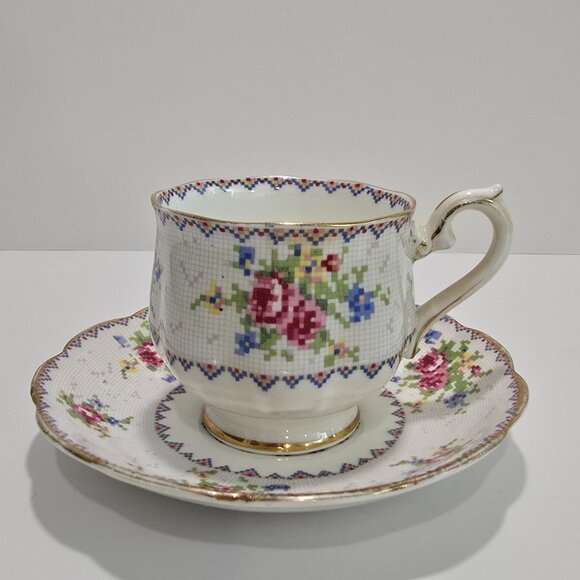 Royal Albert - Petit Point Vintage Tea Cup & Saucer Set - Picture 1 of 6
